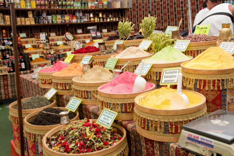 Une journée dans une épicerie maghrébine à Paris l'expérience Yooness